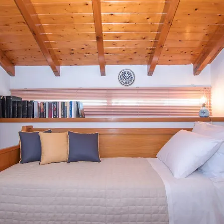Theoxenia - First Floor Apartment Lithakia (Zakynthos)